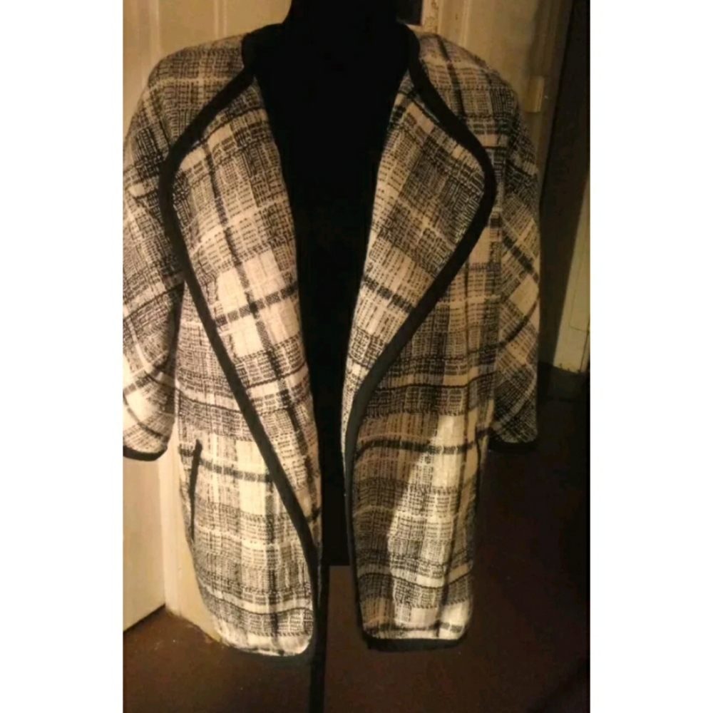 Cynthia Rowley Knit Blazer Jacket. White& Black. Size Small. Pre-owned